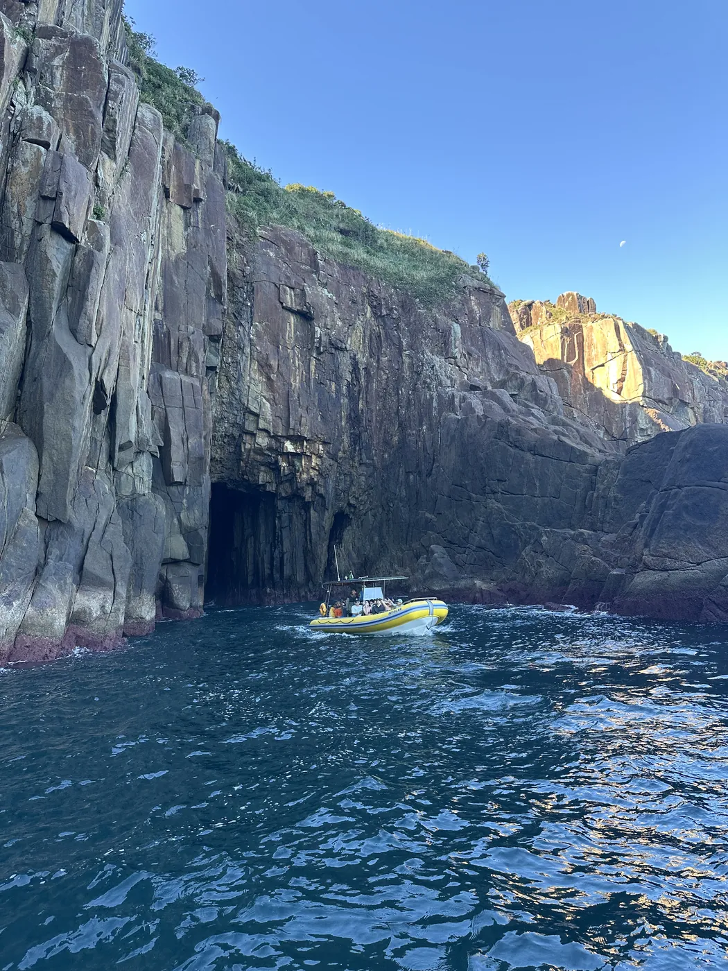 Passeio Bonete de lancha — Rotamar Ilhabela (2)