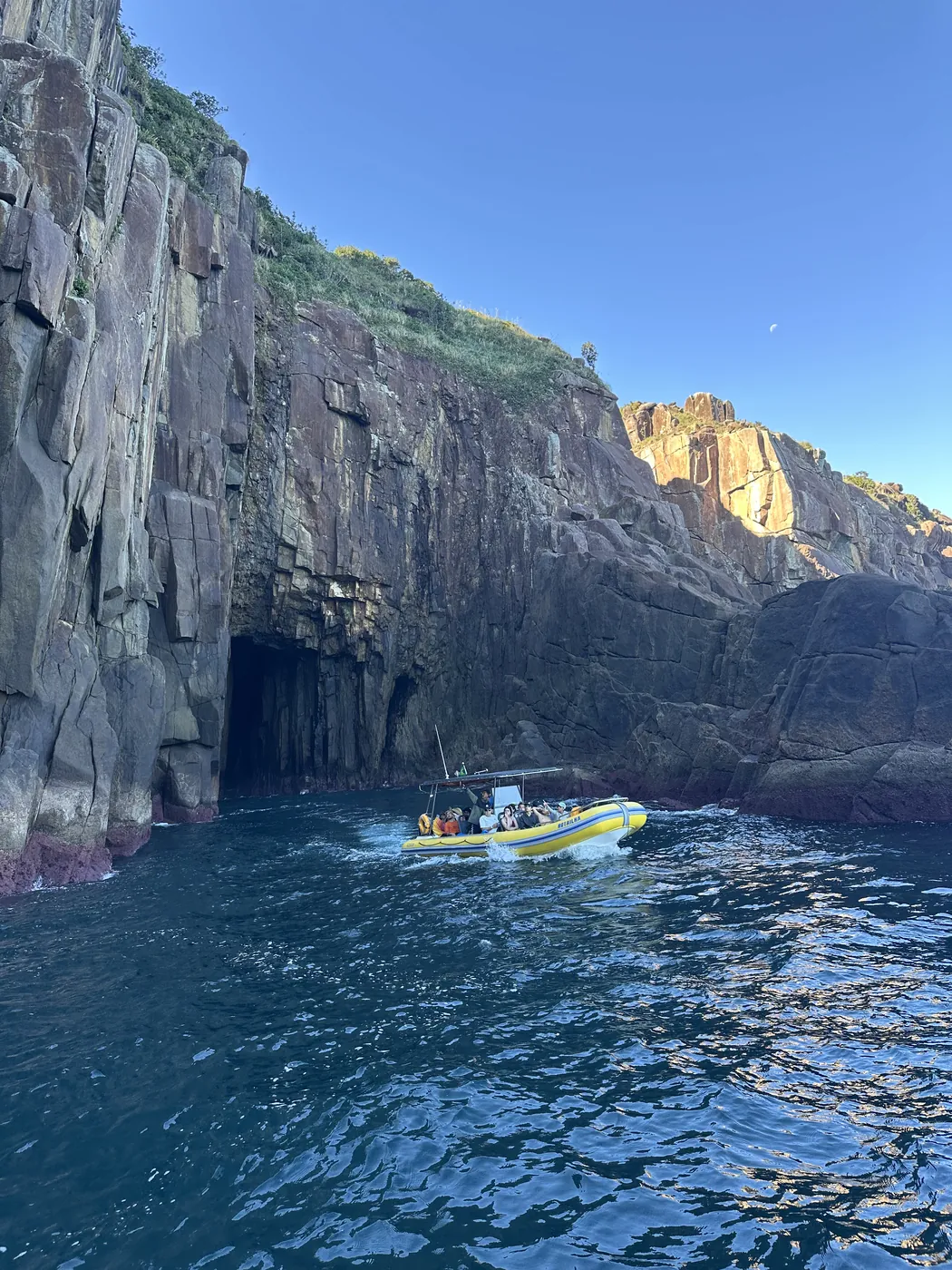 Passeio Bonete de lancha — Rotamar Ilhabela (1)